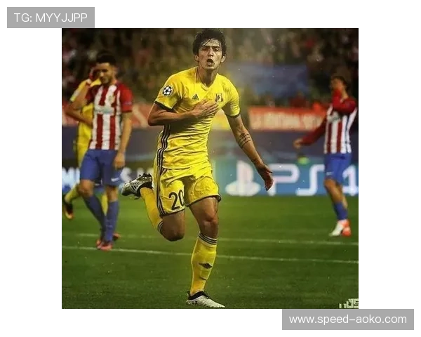 腹肌足球球星：力量与技巧并存的运动魅力展现